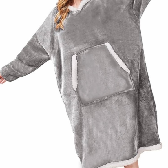 NIB Blanket Hoodie Sleep Set - Picture 3 of 5